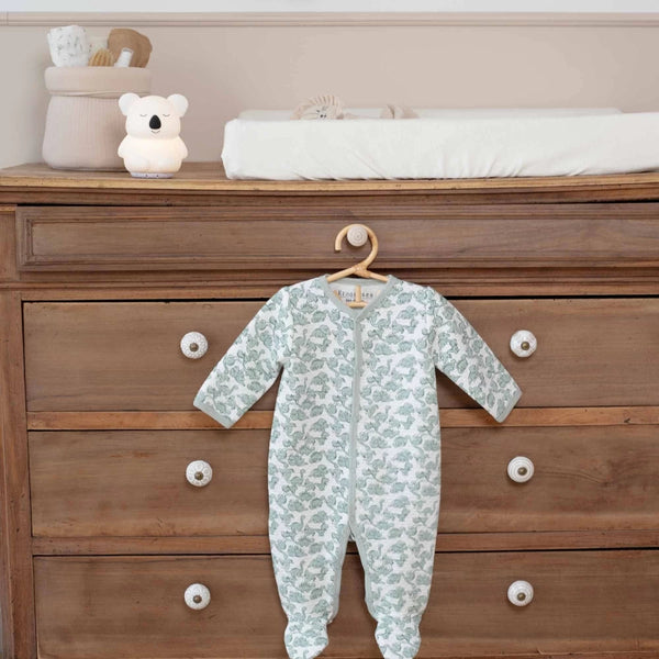 Pyjama bébé matelassé Dinosaures – 3 mois et 6 mois TROIS KILOS SEPT