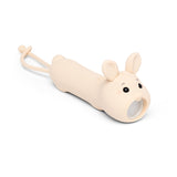 Lampe torche enfant lapin rechargeable USB-C. Lumière douce réglable idéale pour histoires du soir et explorations dès 3 ans.