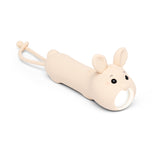 Lampe torche enfant lapin rechargeable USB-C. Lumière douce réglable idéale pour histoires du soir et explorations dès 3 ans.