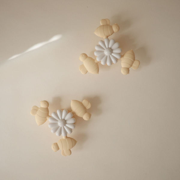 Spinner Abeilles et Fleur Mushie – jouet sensoriel avec ventouse mushie