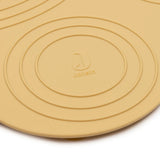 Offrez à votre bébé un bain sécurisé et amusant avec le tapis de bain silicone Sun Honey. Antidérapant, durable et facile à nettoyer – parfait dès la naissance !