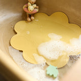 Offrez à votre bébé un bain sécurisé et amusant avec le tapis de bain silicone Sun Honey. Antidérapant, durable et facile à nettoyer – parfait dès la naissance !