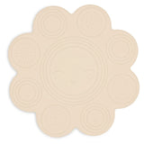 Bébé s’amuse et reste en sécurité avec le tapis de bain silicone Sun Sand. Antidérapant, durable et facile à nettoyer, parfait pour les moments de bain dès la naissance.