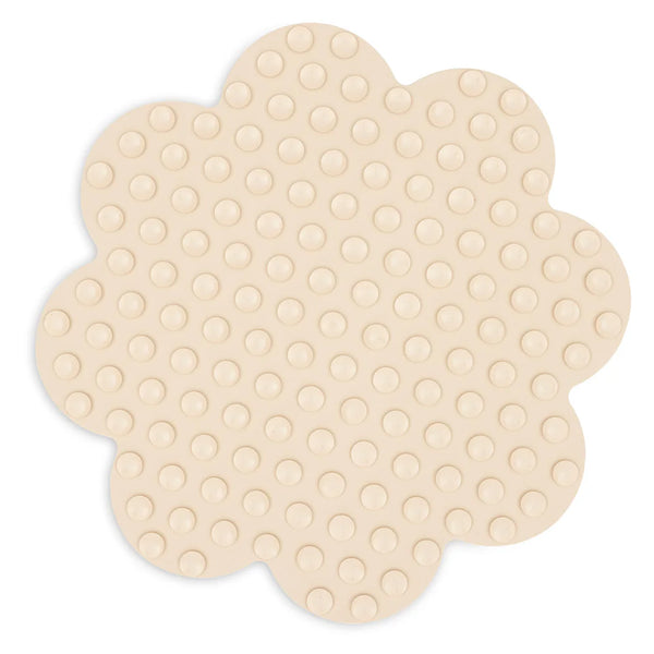 Bébé s’amuse et reste en sécurité avec le tapis de bain silicone Sun Sand. Antidérapant, durable et facile à nettoyer, parfait pour les moments de bain dès la naissance.