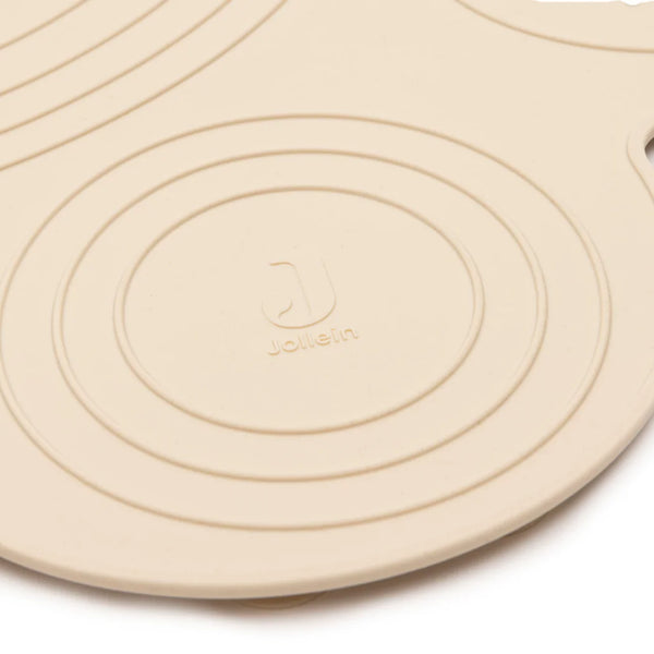 Bébé s’amuse et reste en sécurité avec le tapis de bain silicone Sun Sand. Antidérapant, durable et facile à nettoyer, parfait pour les moments de bain dès la naissance.