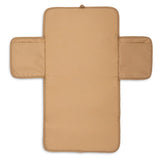 Découvrez le tapis à langer nomade Mini Teddy Bear : idéal pour changer bébé partout, compact, confortable et facile à nettoyer. Un indispensable pour les sorties et la valise maternité !