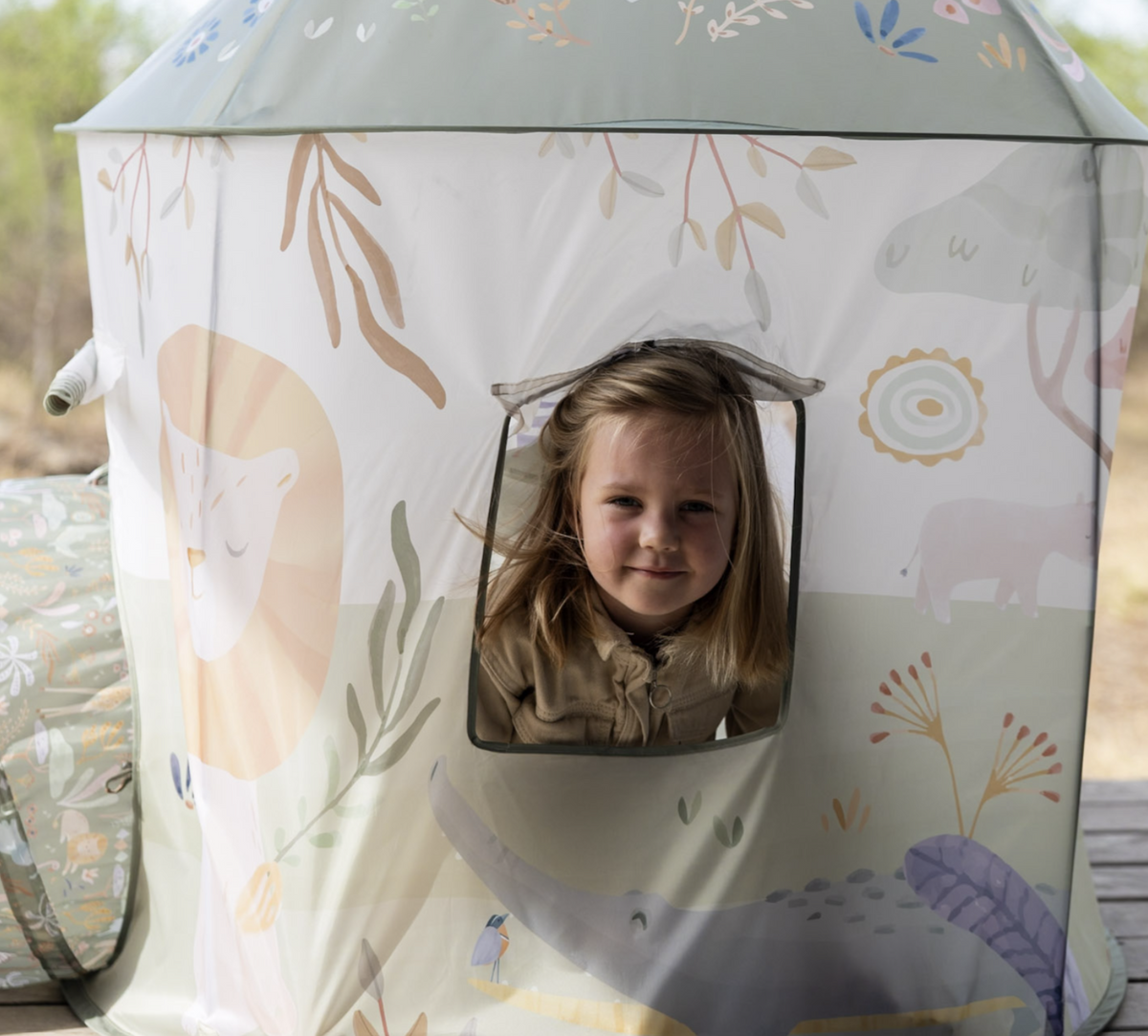 Tente de jeu avec tunnel Safari Friends. Cabane enfant ludique, facile à monter et idéale pour jouer et imaginer dès 2 ans. LITTLE DUTCH