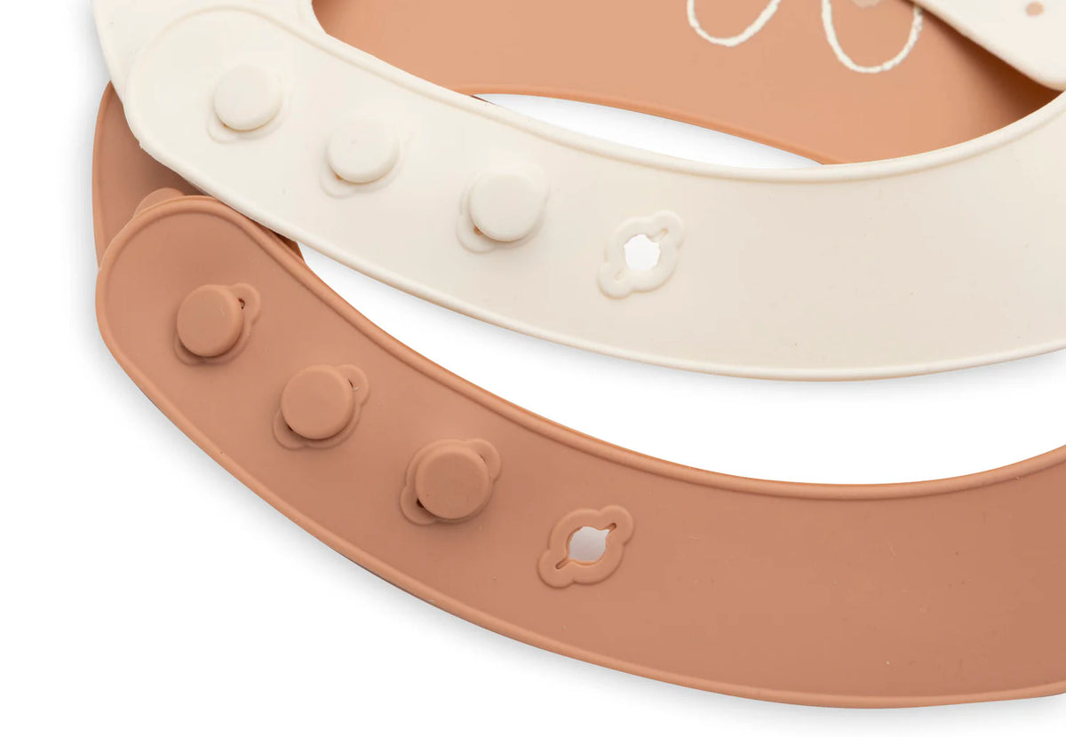 Lot de 2 bavoirs silicone pour bébé, sans BPA. Bac récupérateur et fermeture ajustable. Idéal pour les repas propres et amusants. Compatible lave-vaisselle.