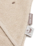 Cape de bain bébé Miffy 75x75cm, douce et ultra-absorbante. Capuche intégrée, éponge moelleuse et design réversible pour garder bébé bien au sec après le bain.