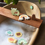 Offrez à bébé un puzzle de bain Kangourou ludique et éducatif ! Flottant, sûr et stimulant la motricité fine, ce jouet de bain rend chaque bain amusant et créatif. Boutique pour bébé spécialisée petit coeur salé