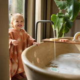 Offrez à bébé un puzzle de bain Kangourou ludique et éducatif ! Flottant, sûr et stimulant la motricité fine, ce jouet de bain rend chaque bain amusant et créatif. Boutique pour bébé spécialisée petit coeur salé