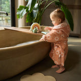 Offrez à bébé un puzzle de bain Kangourou ludique et éducatif ! Flottant, sûr et stimulant la motricité fine, ce jouet de bain rend chaque bain amusant et créatif. Boutique pour bébé spécialisée petit coeur salé