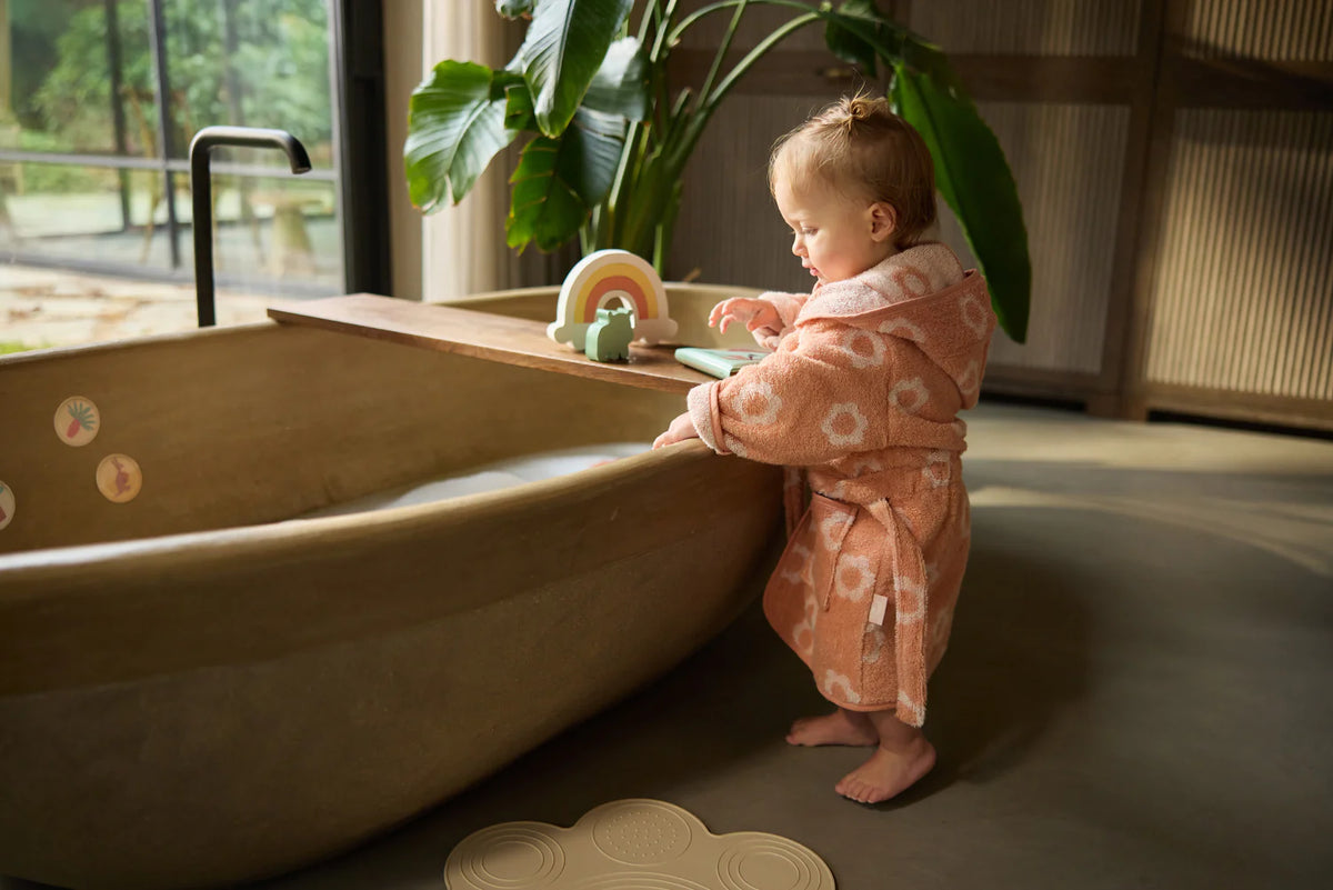 Offrez à bébé un puzzle de bain Kangourou ludique et éducatif ! Flottant, sûr et stimulant la motricité fine, ce jouet de bain rend chaque bain amusant et créatif. Boutique pour bébé spécialisée petit coeur salé