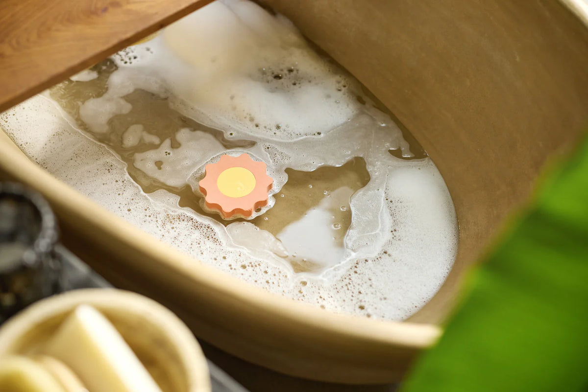 Offrez à bébé un puzzle de bain Kangourou ludique et éducatif ! Flottant, sûr et stimulant la motricité fine, ce jouet de bain rend chaque bain amusant et créatif. Boutique pour bébé spécialisée petit coeur salé
