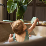 Offrez à bébé un puzzle de bain Kangourou ludique et éducatif ! Flottant, sûr et stimulant la motricité fine, ce jouet de bain rend chaque bain amusant et créatif. Boutique pour bébé spécialisée petit coeur salé