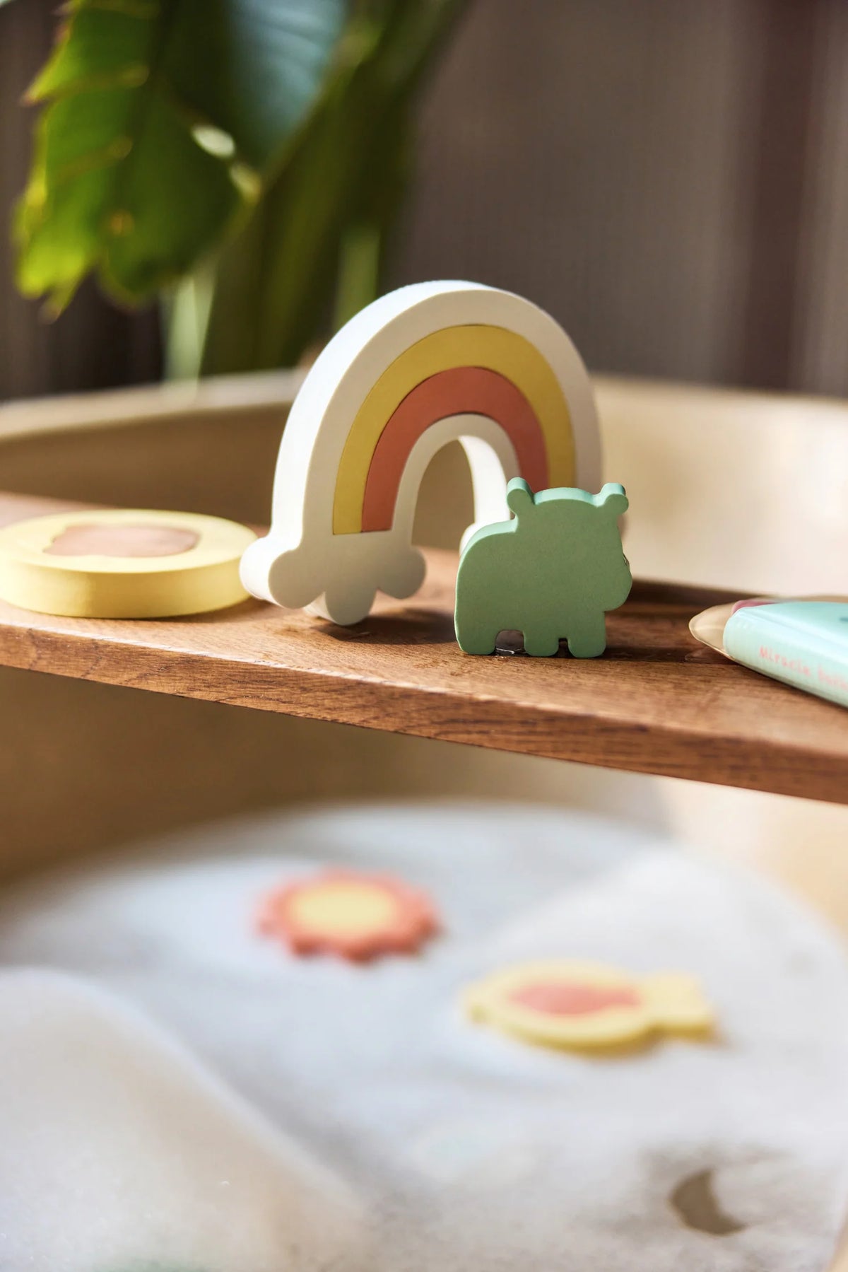 Offrez à bébé un puzzle de bain Kangourou ludique et éducatif ! Flottant, sûr et stimulant la motricité fine, ce jouet de bain rend chaque bain amusant et créatif. Boutique pour bébé spécialisée petit coeur salé