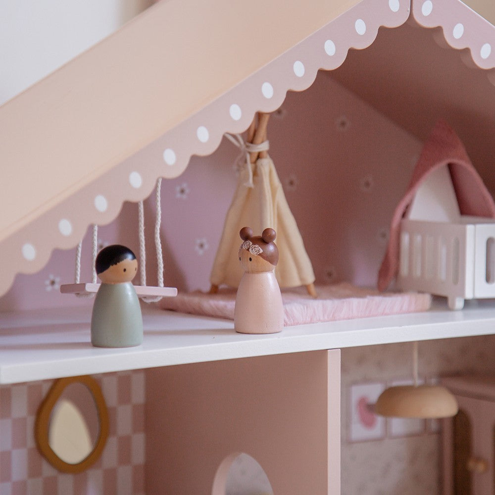Maison de poupées en bois – Rose avec accessoires et poupées