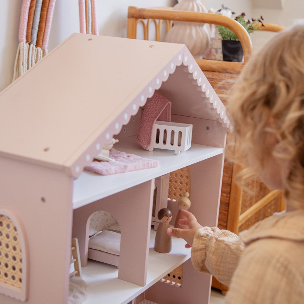 Maison de poupées en bois – Rose avec accessoires et poupées