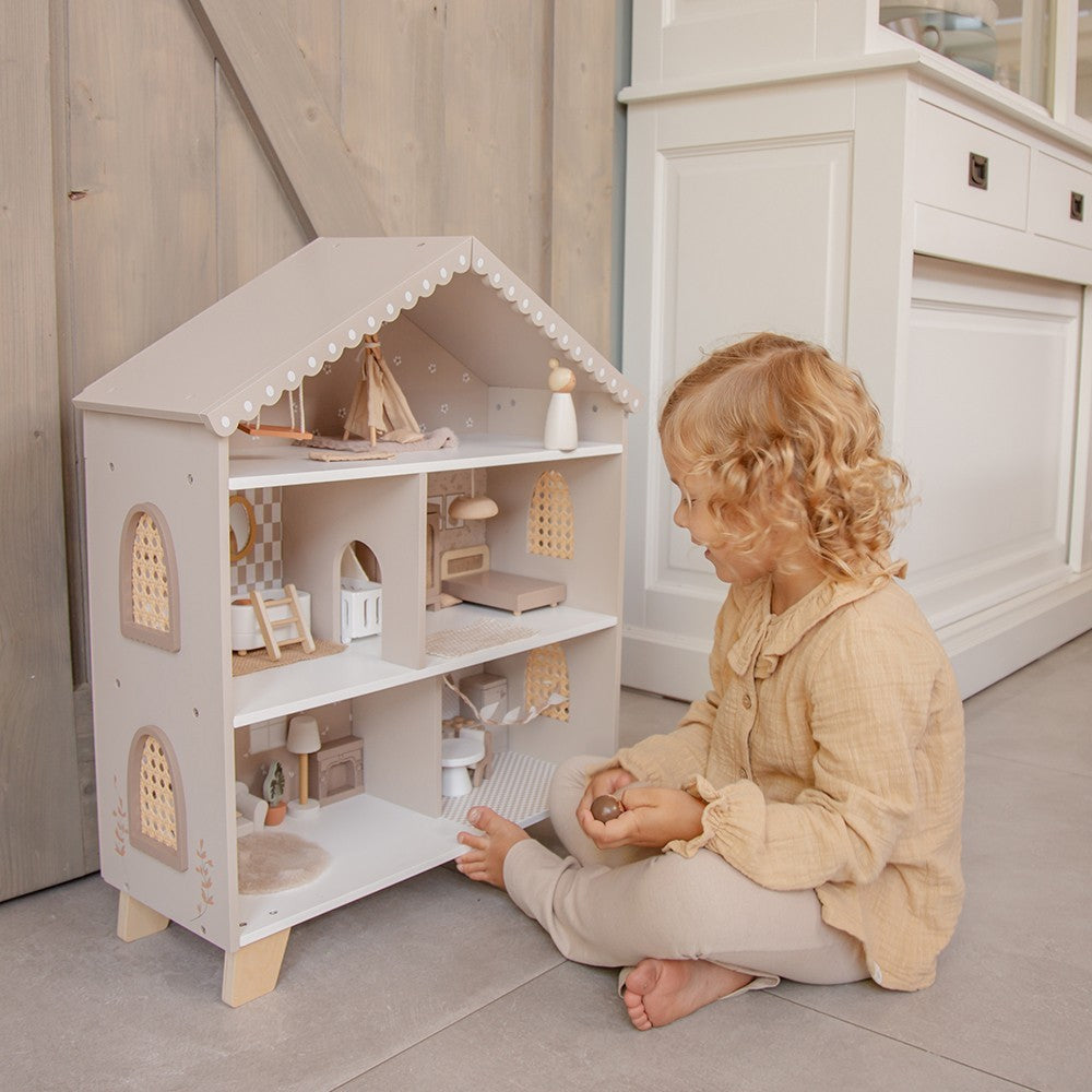 Maison de poupées en bois – Nougat avec accessoires et poupées