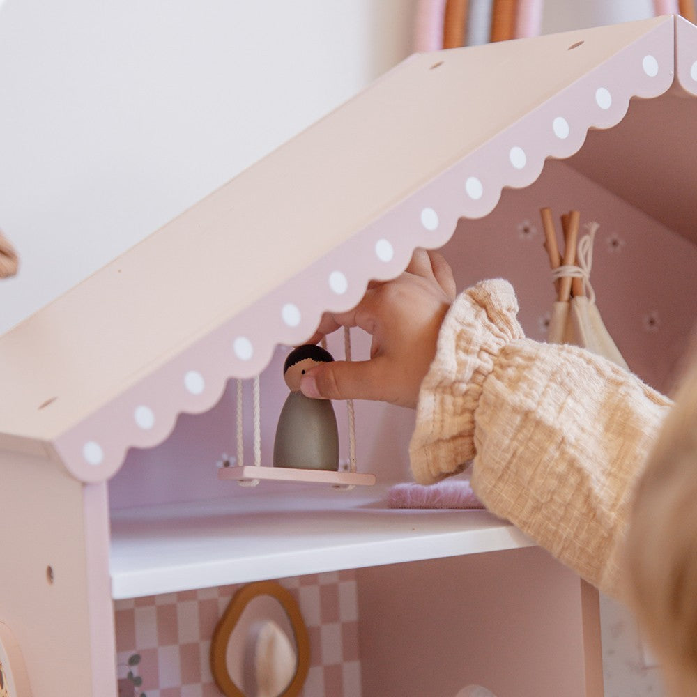 Maison de poupées en bois – Rose avec accessoires et poupées