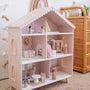 Maison de poupées en bois – Rose avec accessoires et poupées
