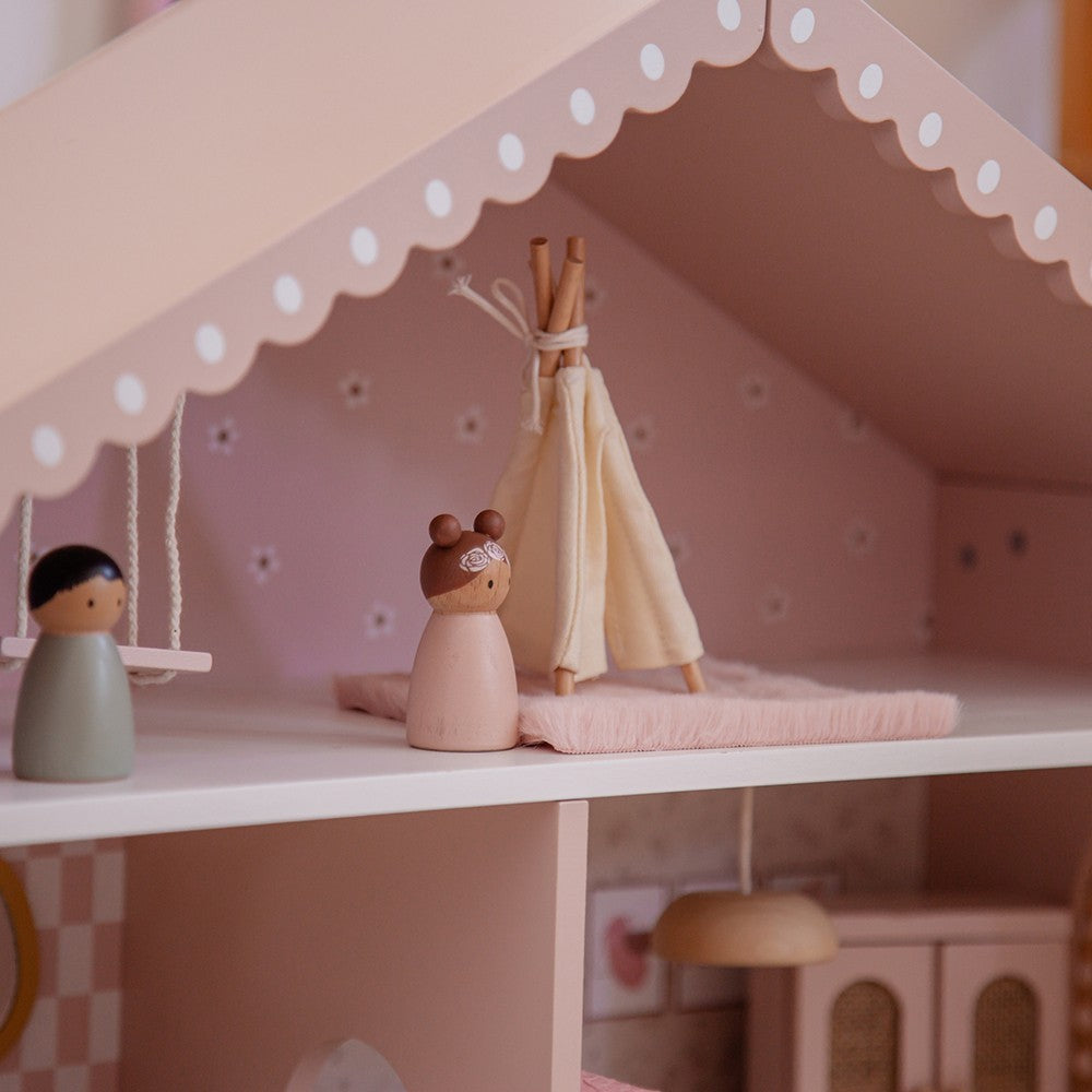 Maison de poupées en bois – Rose avec accessoires et poupées