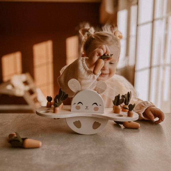 Offrez à votre enfant l’Échelle de Lapin 🐇, un puzzle en bois Montessori sûr et éducatif pour développer motricité, équilibre et créativité dès 3 ans.
