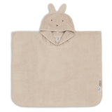 Poncho de bain bébé Miffy en éponge 100% coton. Idéal après le bain, la plage ou la piscine. Doux, absorbant et pratique.