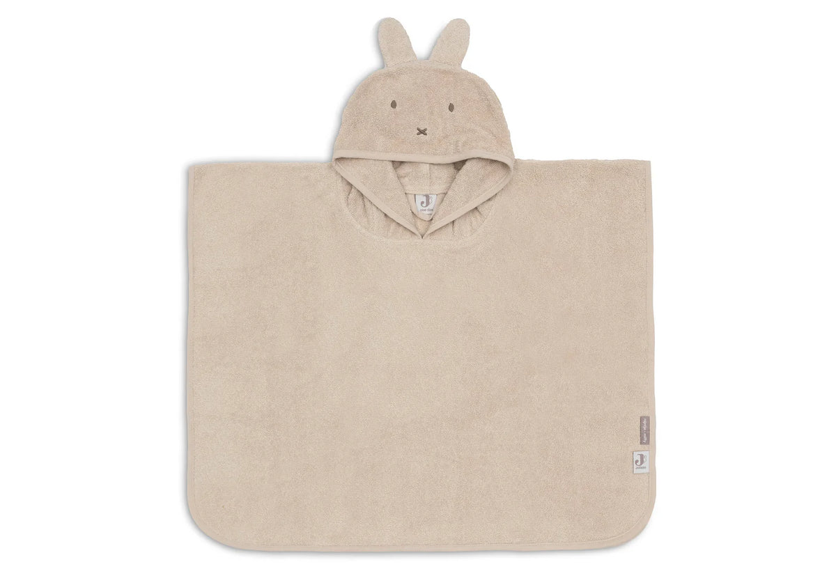 Poncho de bain bébé Miffy en éponge 100% coton. Idéal après le bain, la plage ou la piscine. Doux, absorbant et pratique.