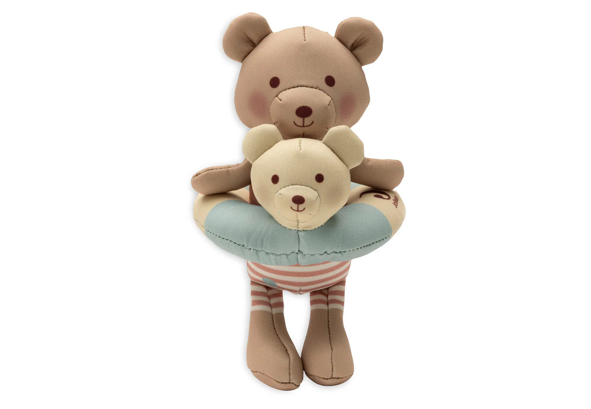 Faites du bain un moment ludique avec la poupée de bain flottante Teddy Bear. Étanche, sûre et adaptée aux petites mains, elle stimule l’imagination et l’éveil sensoriel dès 9 mois.