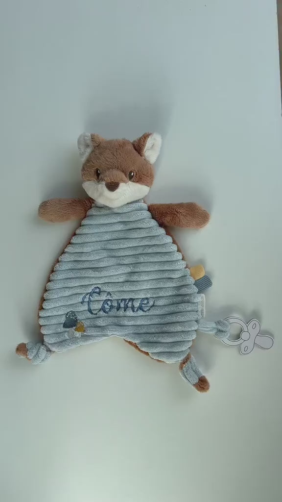 doudou plat renard personnalisable avec le prénom de bébé pour un cadeau de naissance original. Modèle renard de la collection forest friends Little dutch dans la boutique petit coeur salé