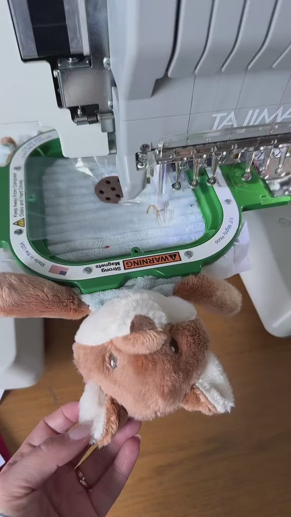 doudou plat renard personnalisable avec le prénom de bébé pour un cadeau de naissance original. Modèle renard de la collection forest friends Little dutch dans la boutique petit coeur salé