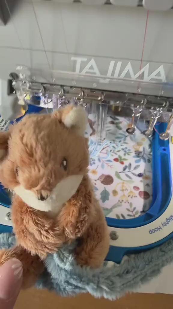 doudou plat renard personnalisable avec le prénom de bébé pour un cadeau de naissance original. Modèle renard de la collection forest friends Little dutch dans la boutique petit coeur salé