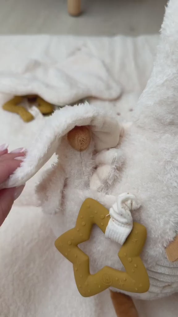 peluche d'activité pour l'éveil de bébé oie collection newborn little dutch boutique pour bébé petit coeur salé. Cadeau de naissance idéal pour l'éveil des petits