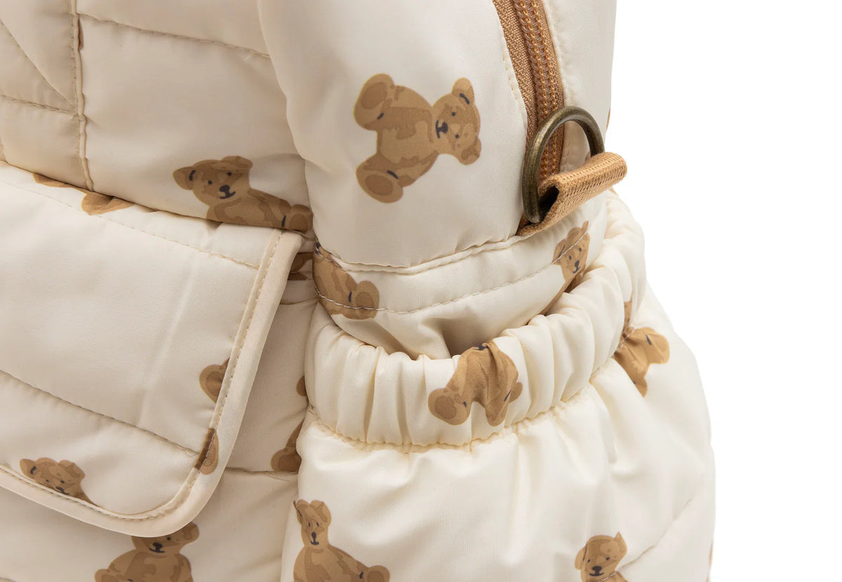 Sac à langer spacieux et déperlant avec tapis à langer nomade inclus. Pratique, élégant et idéal pour les sorties avec bébé. Essentiel à retrouver dans la boutique bébé spécialisée petit coeur salé