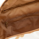 Sac à langer spacieux et déperlant avec tapis à langer nomade inclus. Pratique, élégant et idéal pour les sorties avec bébé. Essentiel à retrouver dans la boutique bébé spécialisée petit coeur salé
