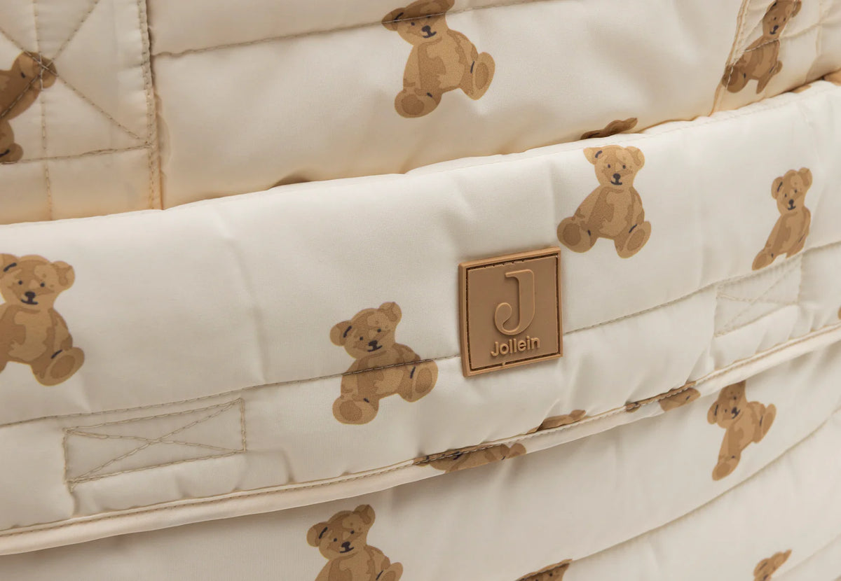 Sac à langer spacieux et déperlant avec tapis à langer nomade inclus. Pratique, élégant et idéal pour les sorties avec bébé. Essentiel à retrouver dans la boutique bébé spécialisée petit coeur salé