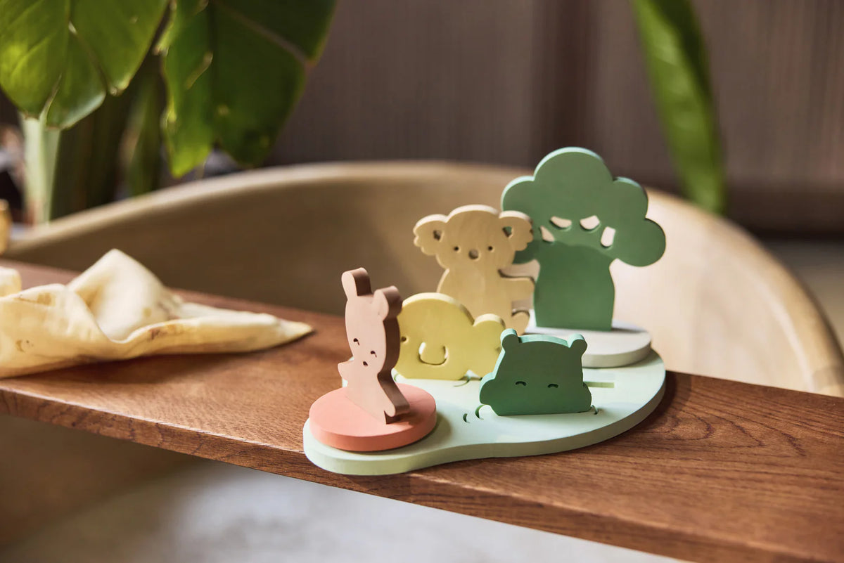 Offrez à votre enfant un set de jeux en mousse de bain Kangourou. Flottant, sûr et éducatif, il stimule la motricité fine et l’imagination tout en rendant le bain amusant.