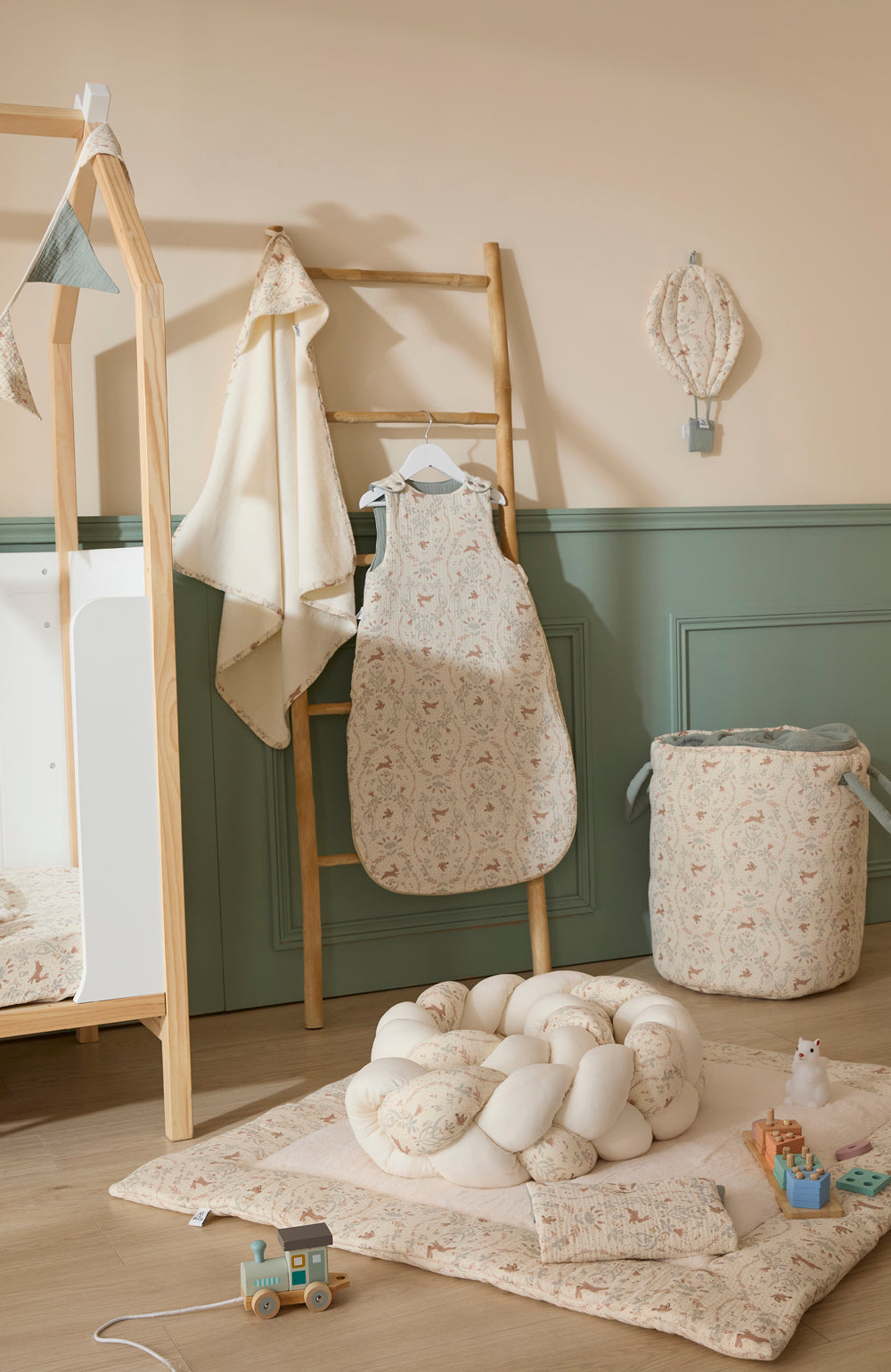 Tapis de jeu bébé ivoire face fausse fourrure moelleuse