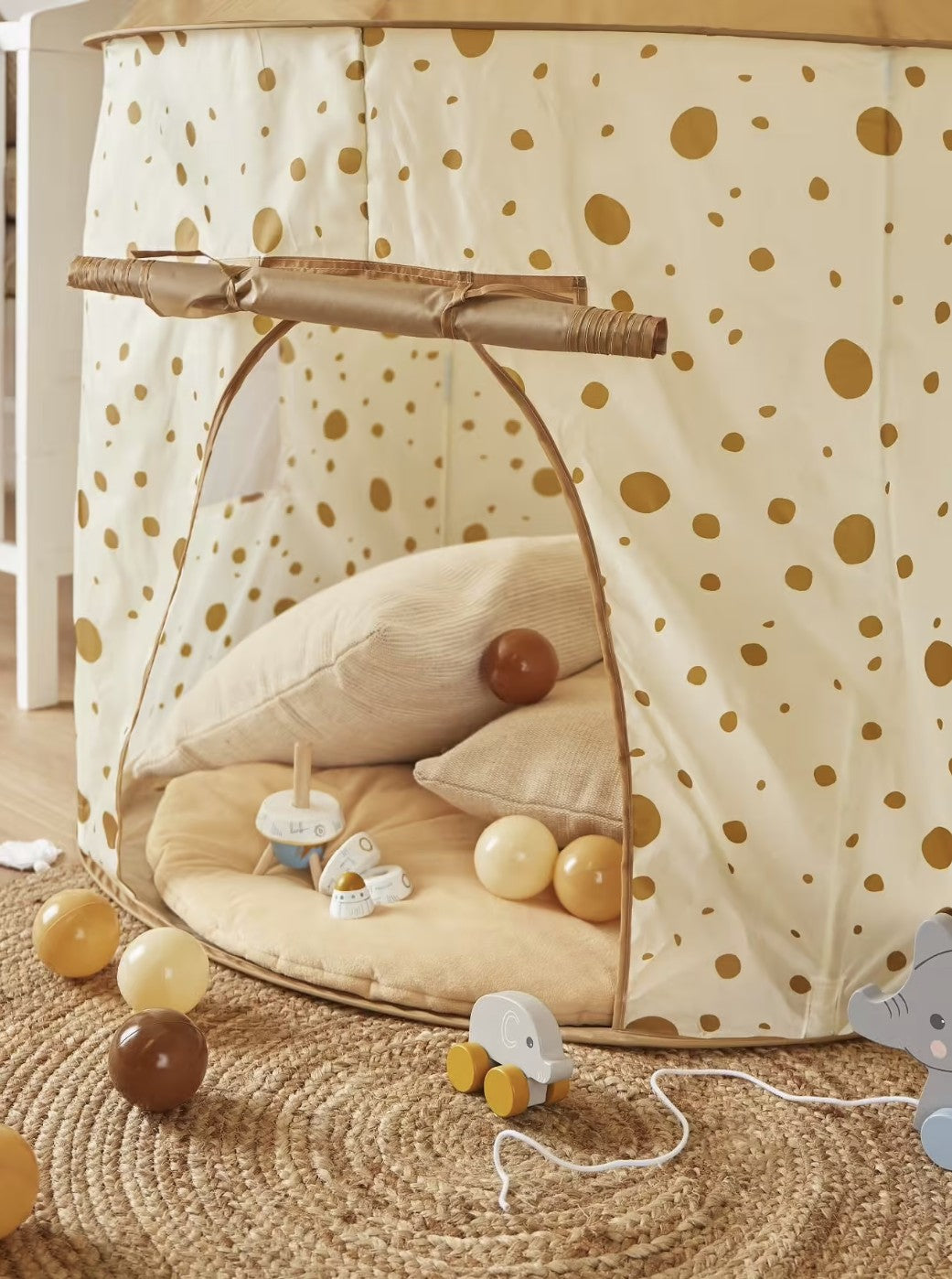 Tente de jeu bébé Pop-Up Dots – Beige caramel BIECO