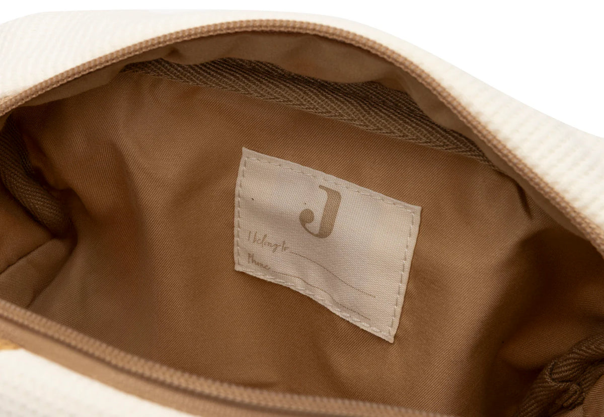 Découvrez la trousse de toilette bébé Mini Teddy Bear : pratique, compacte et polyvalente, idéale pour ranger les essentiels de bébé et maman lors des sorties et voyages.